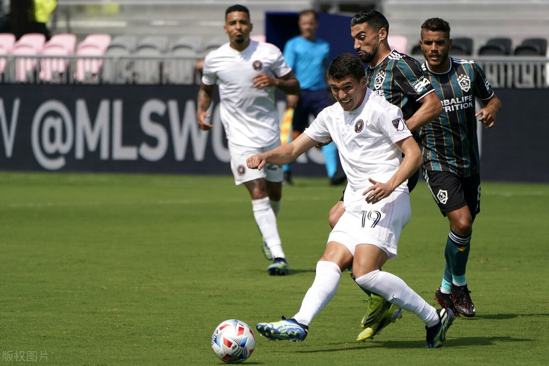 爱游戏官网-关于里程碑夜埃因霍温主帅复盘；德甲赛后刷纪录；引发热议；团队化学反应显著的信息